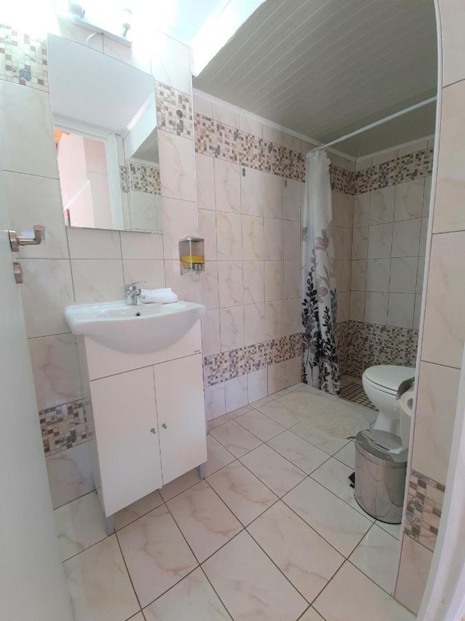 G-George Apartments By The Sea And Airport Liádha 외부 사진