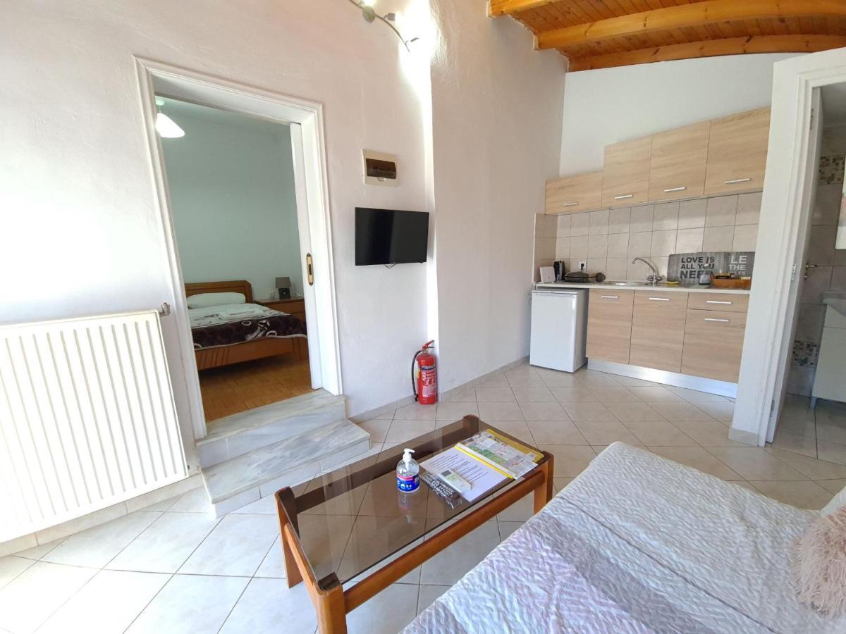 G-George Apartments By The Sea And Airport Liádha 외부 사진