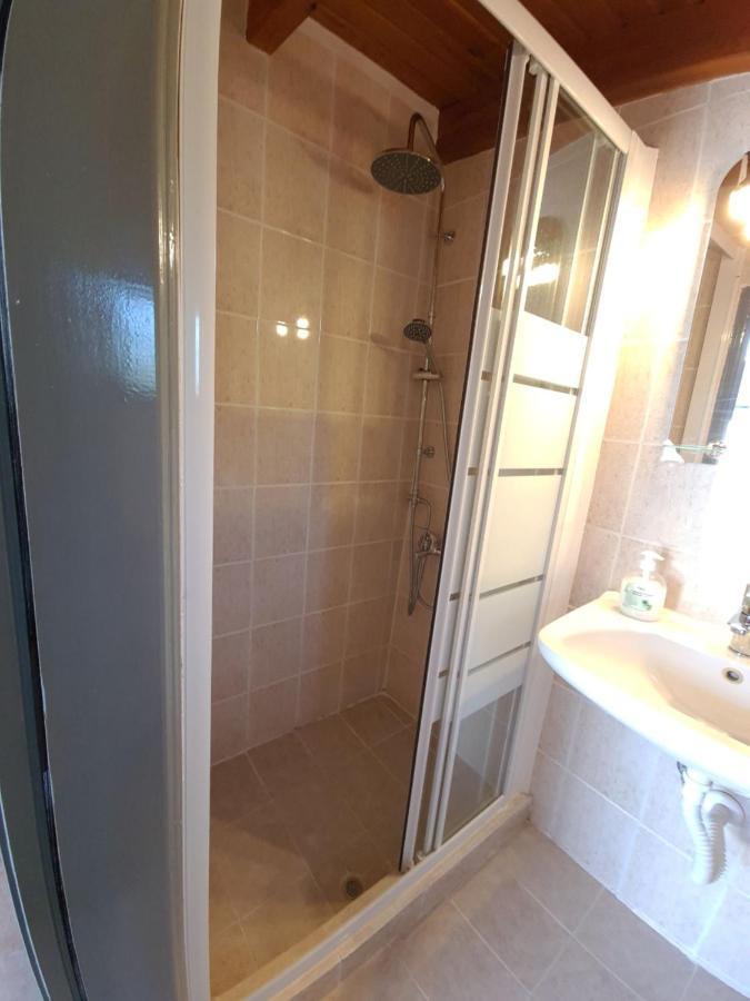 G-George Apartments By The Sea And Airport Liádha 외부 사진