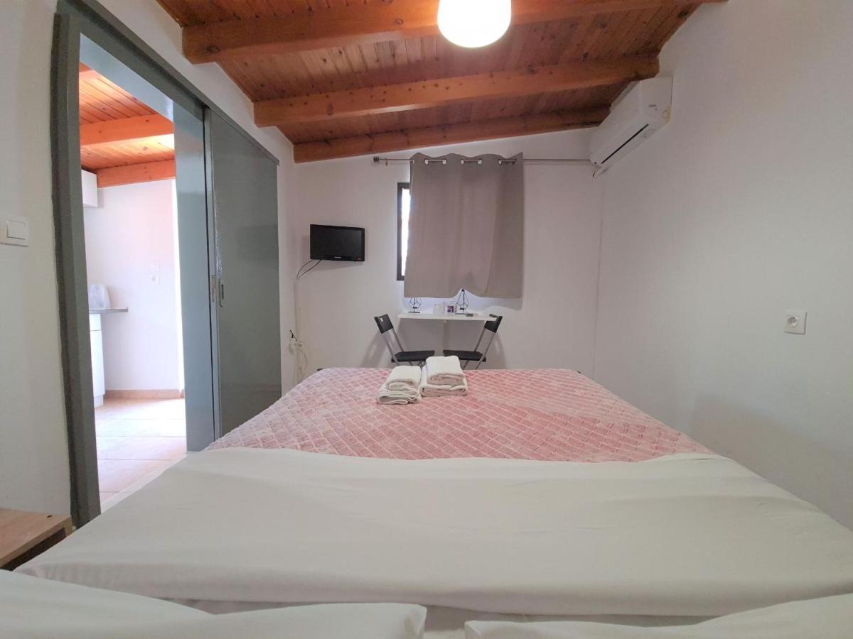 G-George Apartments By The Sea And Airport Liádha 외부 사진