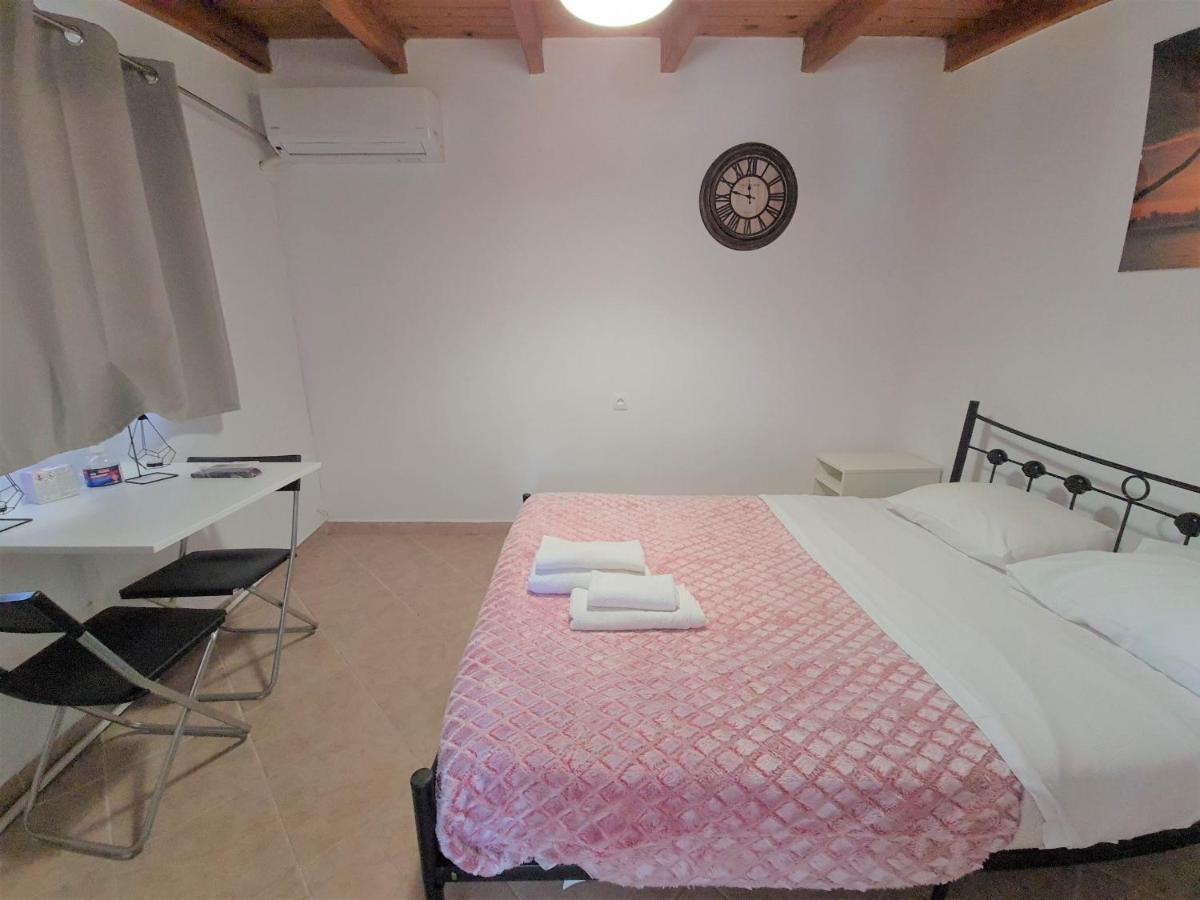 G-George Apartments By The Sea And Airport Liádha 외부 사진
