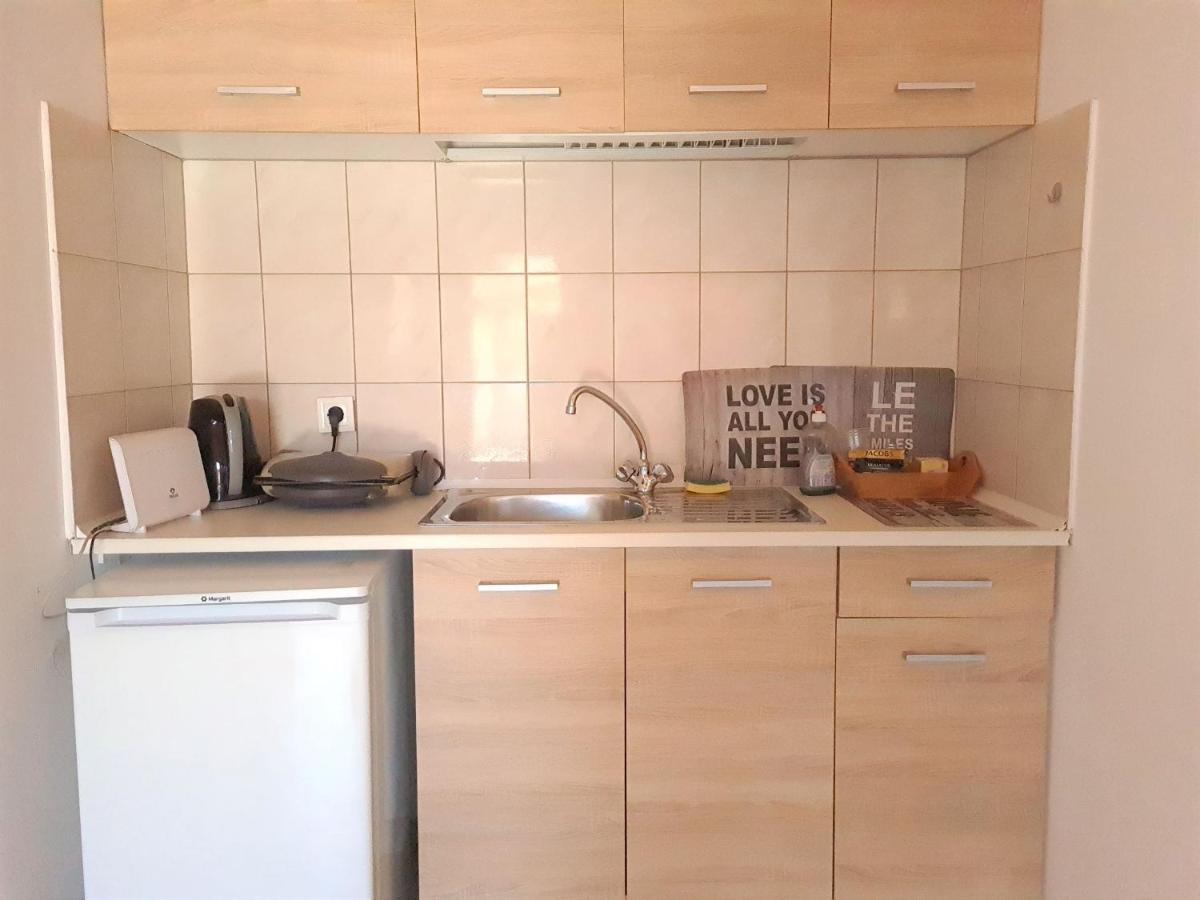 G-George Apartments By The Sea And Airport Liádha 외부 사진