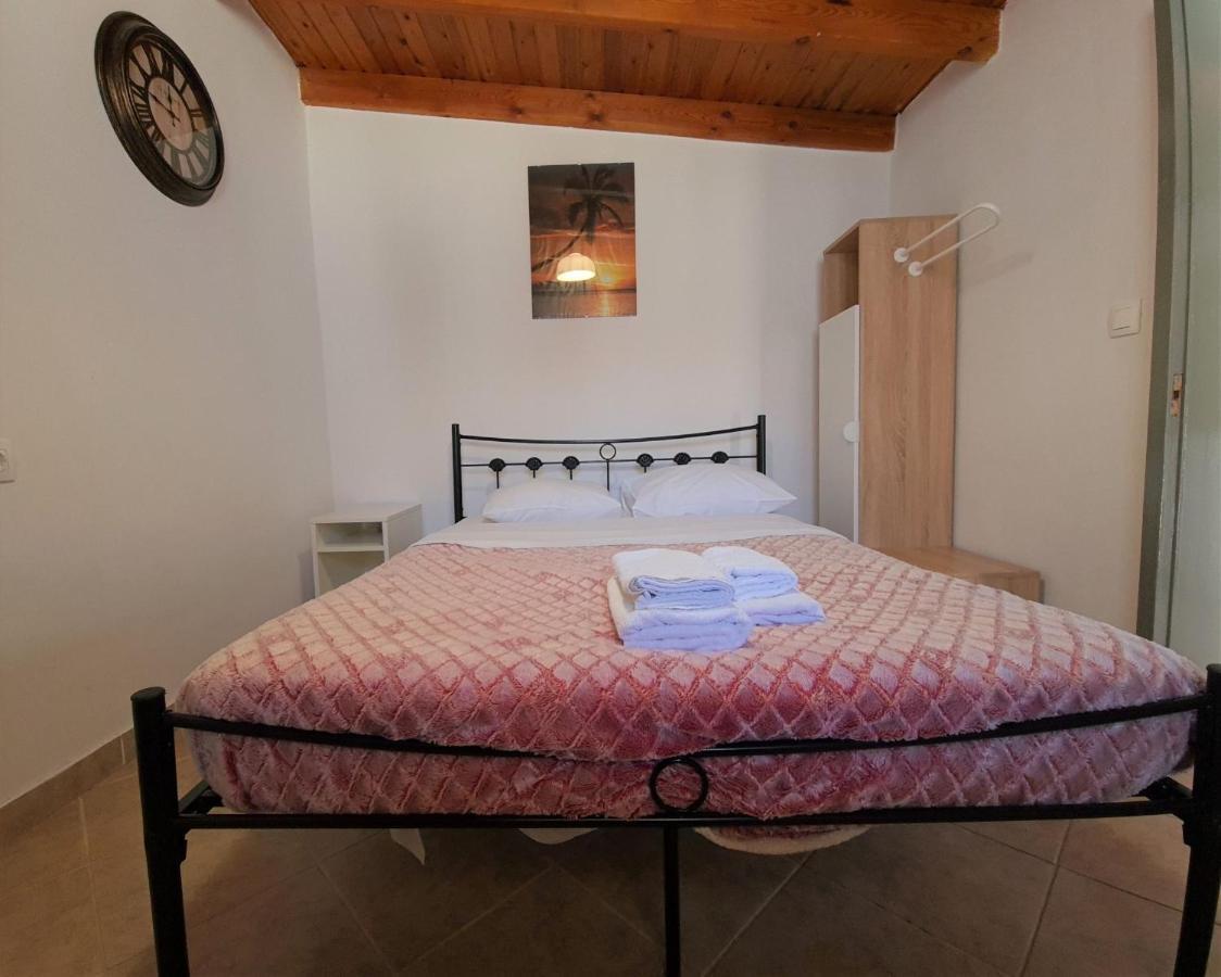 G-George Apartments By The Sea And Airport Liádha 외부 사진