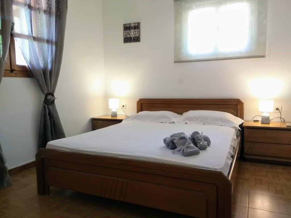 G-George Apartments By The Sea And Airport Liádha 외부 사진