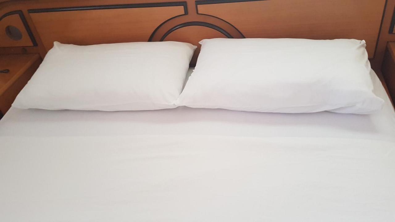G-George Apartments By The Sea And Airport Liádha 외부 사진