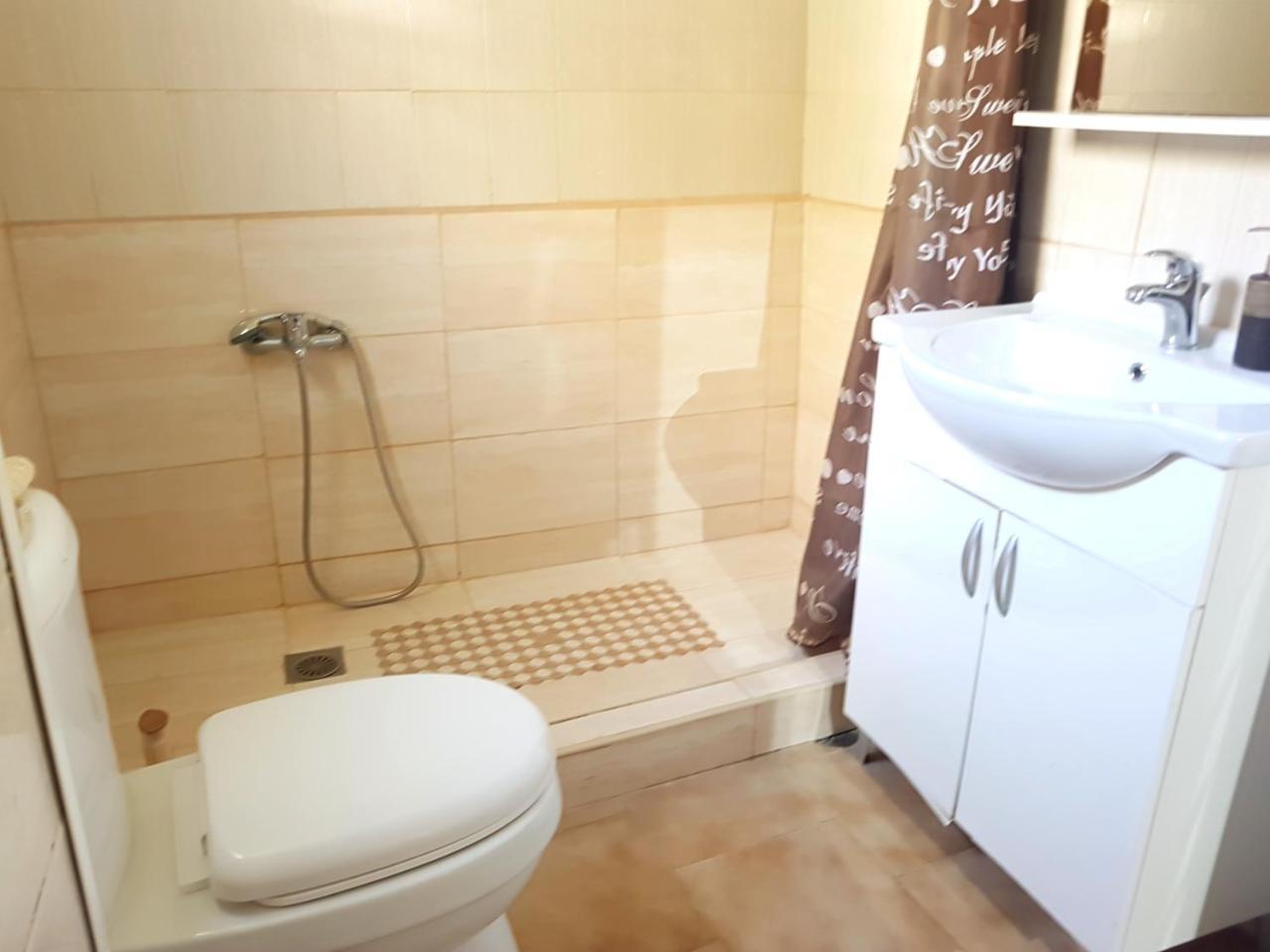 G-George Apartments By The Sea And Airport Liádha 외부 사진